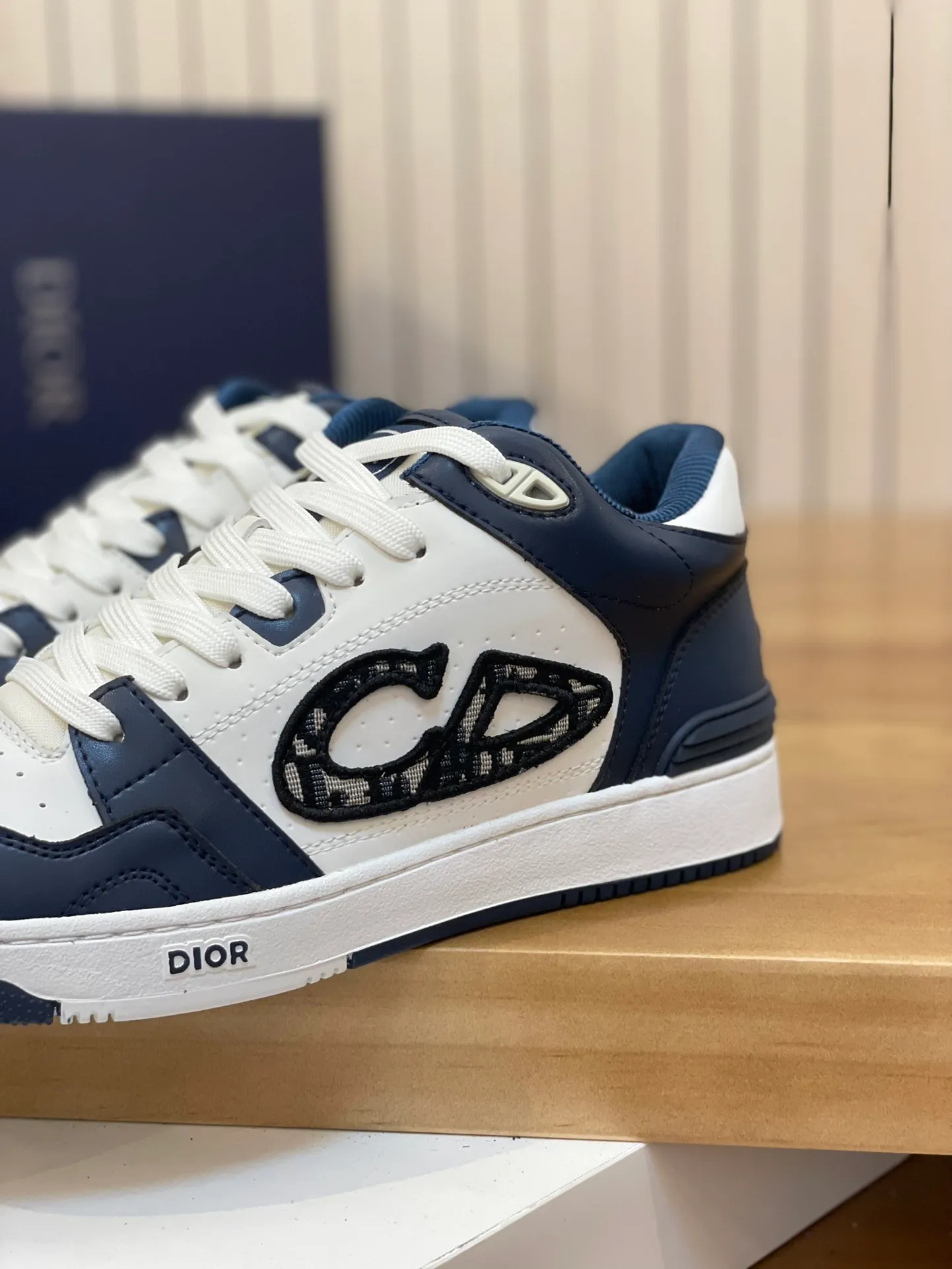 Men's shoes: 💰P440¥ Product trademark: Dior* "Dior*" high-top casual shoes Regular size: 38-44 (can be customized to 45.46) Product materials: Upper imported cowhide stitched with original fabric, breathable lining, original outsole. Number: 1006